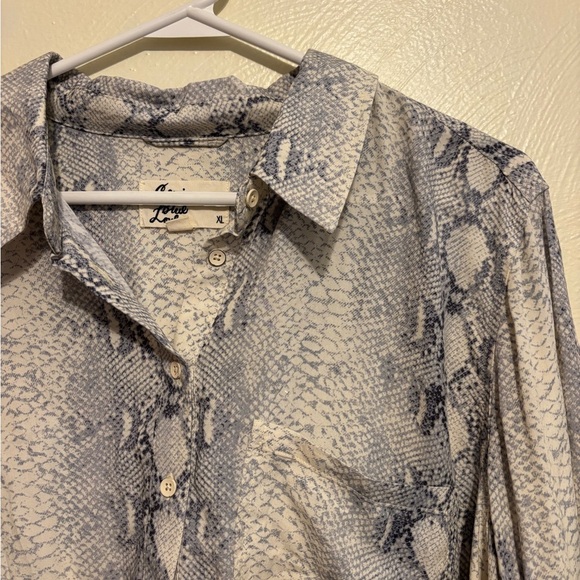 Gray and Tan Long Sleeve Notched Collar Button Down Shirt - Picture 5 of 7